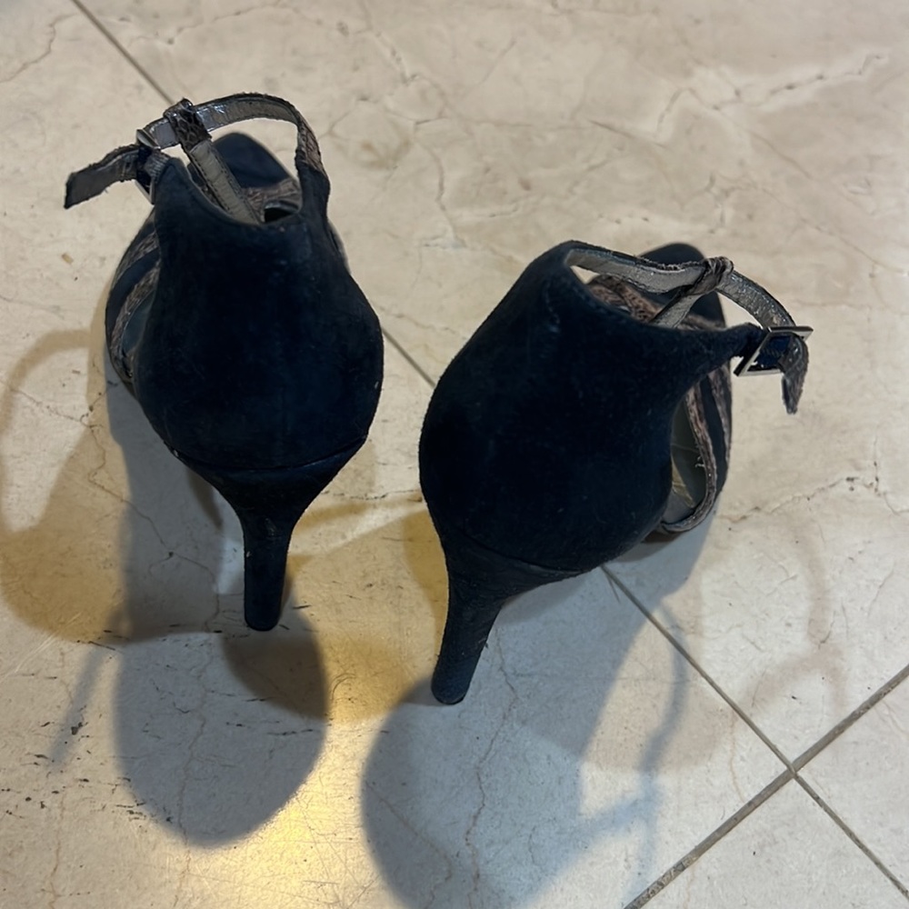 Heels - Picture 3 of 3